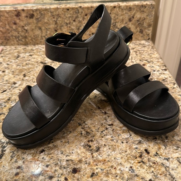 Naturalizer Black Sandals - Picture 1 of 5
